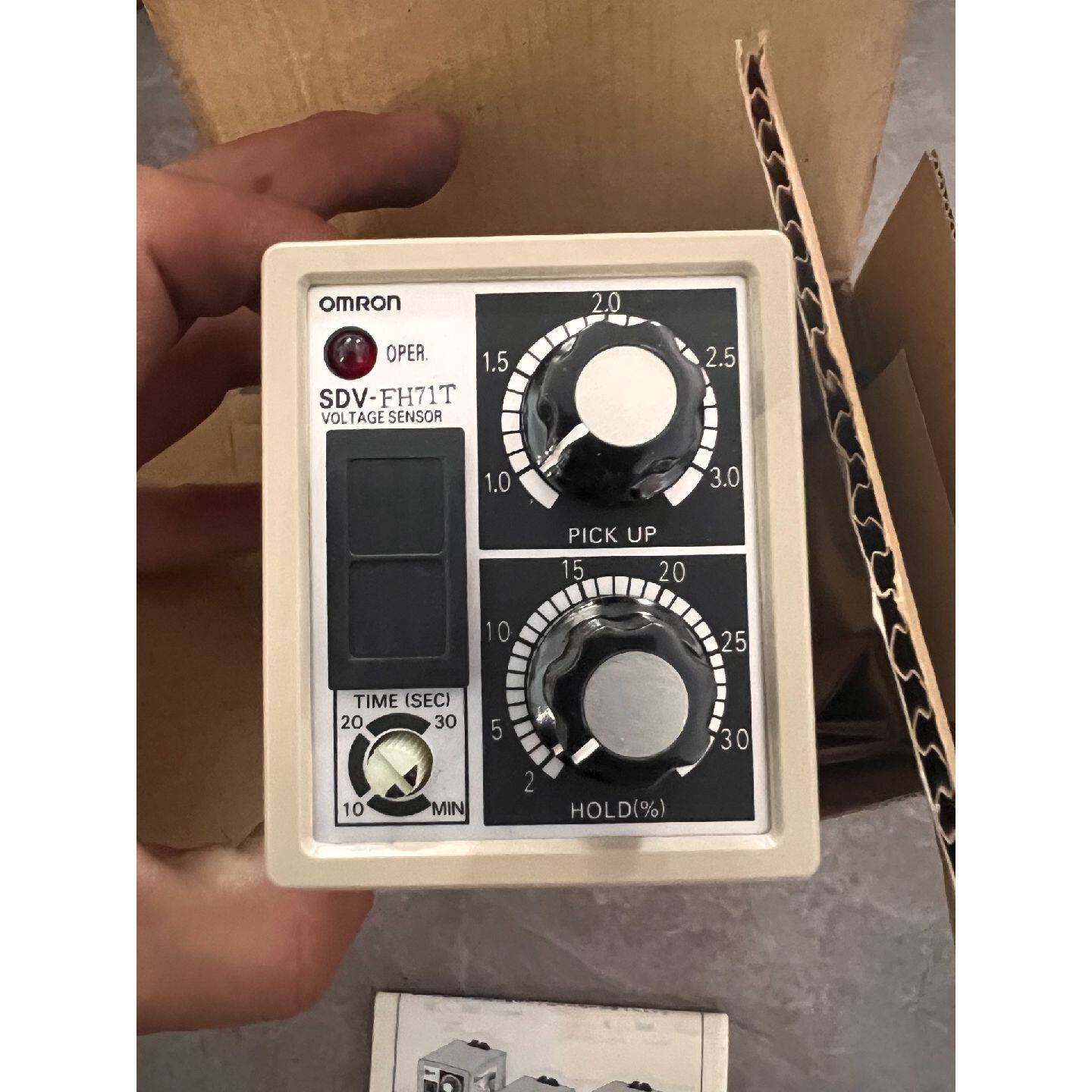 议价可维修欧姆龙SDVFH71T电压传感器库存原装日本产240