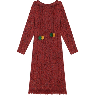 妖精的口袋彩点绞花连帽针织连衣裙女2026年冬季新款新年红色长裙