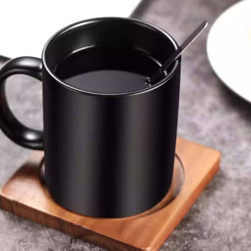 马克杯高颜值2025新款办公室杯子马克杯陶瓷杯带盖子勺黑色喝水杯