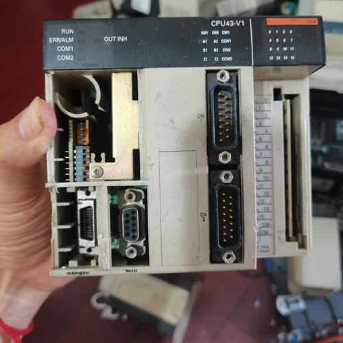 咨询后拍欧姆龙CQM1-CPU43-V1（故障机），通电无显示检查板