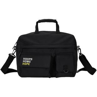 特步运动健身包男2025年情侣户外休闲斜挎旅行包包女士休闲单肩包