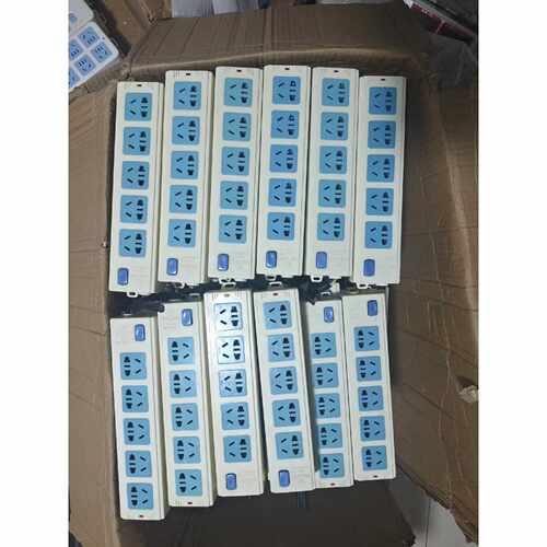 下单前咨询公牛415K插排，成色新，带接线端子，五座25孔带总开关