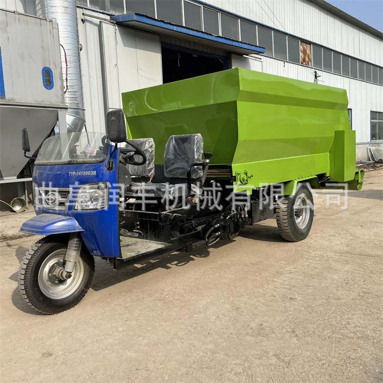 布草均匀柴油撒料车规模化饲养电动投料机5立方刮板双侧喂料机