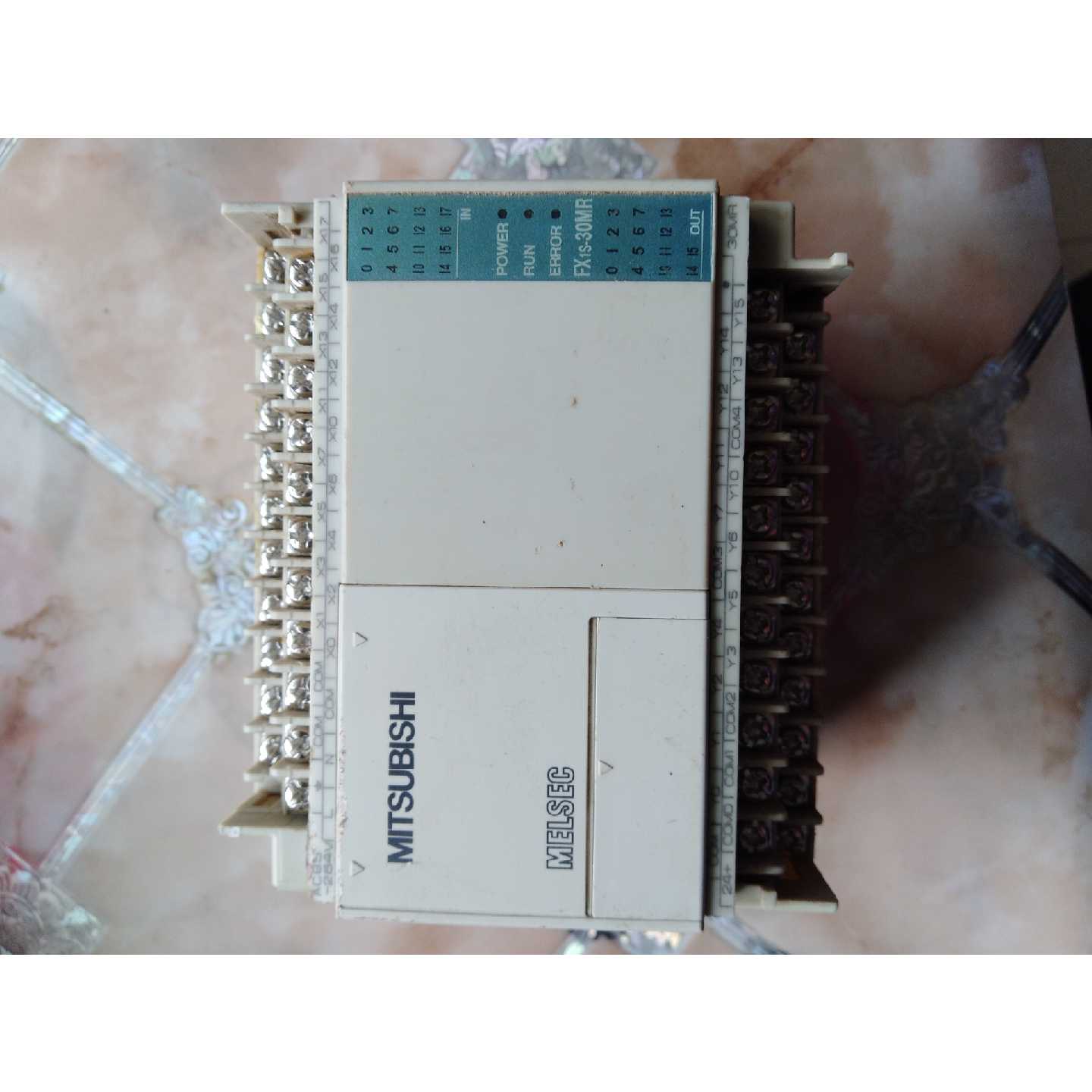 议价三菱-30PLC,插口链接不太良,手扶插头能下载