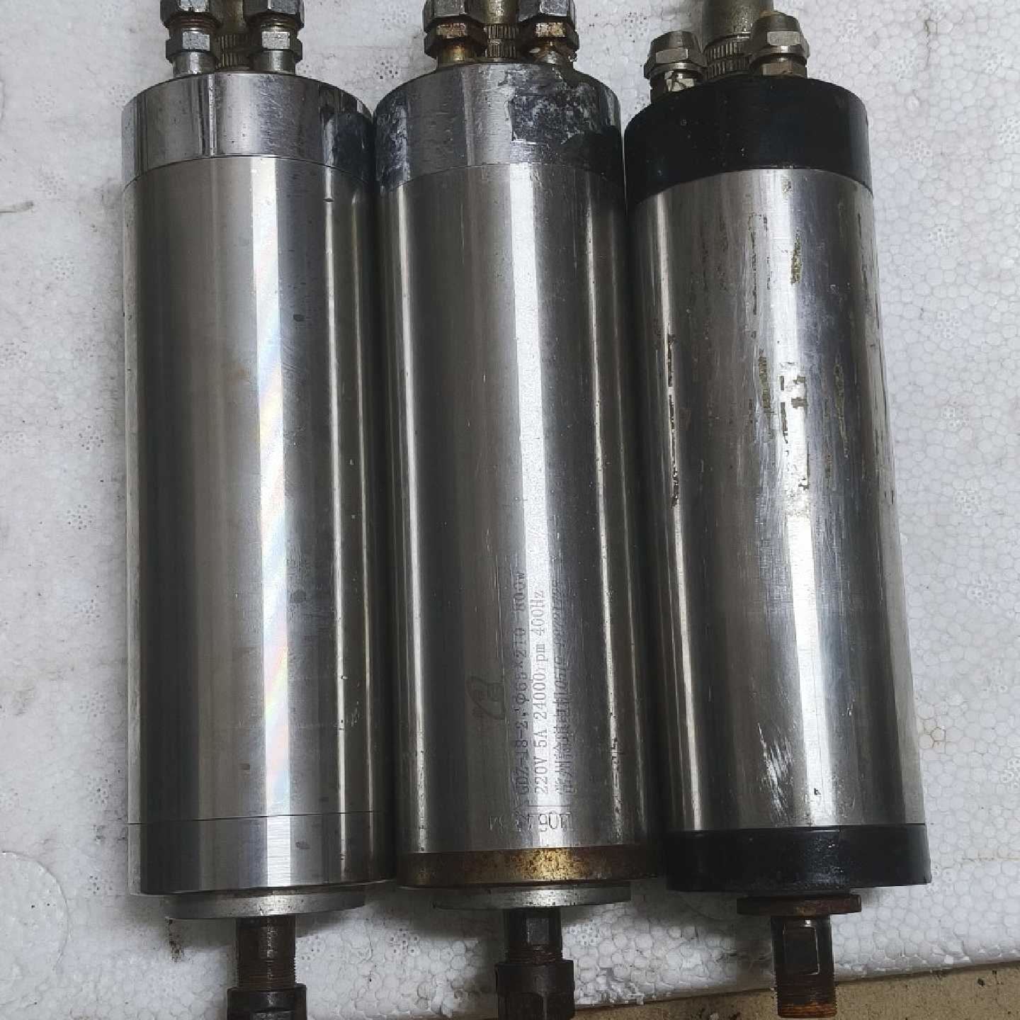 议价二手主轴雕刻机主轴电机,800W,有3个,轴承转动顺畅的,实