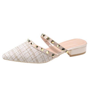 小香风尖头半拖鞋女2026春夏季新款时尚铆钉中跟粗跟法式包头凉鞋