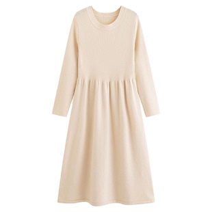 针织连衣裙2025冬季新款200斤胖mm大码韩版高腰显瘦圆领毛衣长裙