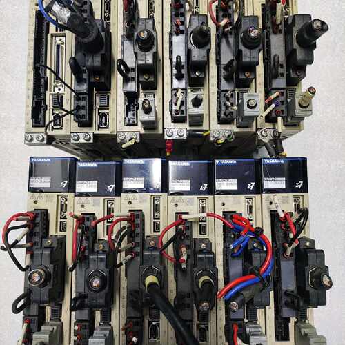 SGD7S-2R8A00A002，安川400w伺服驱动器,二，议价商品