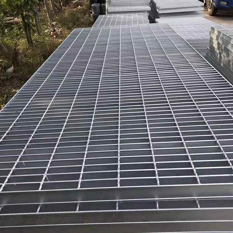 镀锌钢格板厂家不锈钢复合防滑水沟板楼梯踏步盖高强度承重停车场