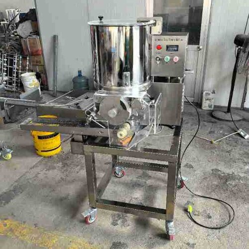纯肉饼制作机器 全自动宠物饼干成型机 三角形猪肉成型机