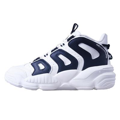 特步新款皮面时尚休闲鞋