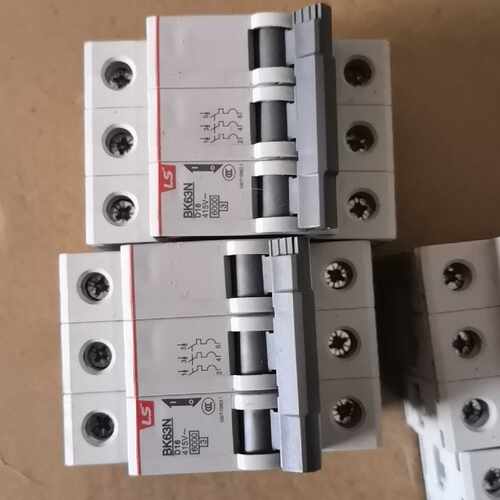 议价产电BK63N 3P小型断路器，3P.D25A的3只，3维修