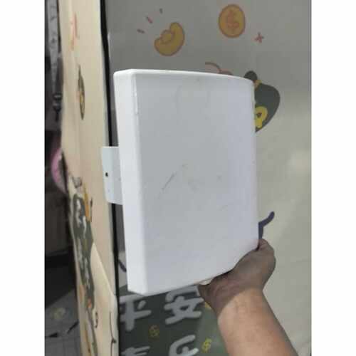 定向天线，频率3750-4250MHz，14db机身白色，带