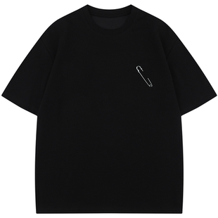 From Mars 需要这件 美式复古简约别针设计感圆领宽松短袖T恤情侣