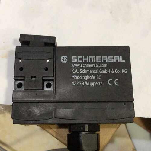 AZM170-02ZRKA 原装施迈赛安全开关 60947-
