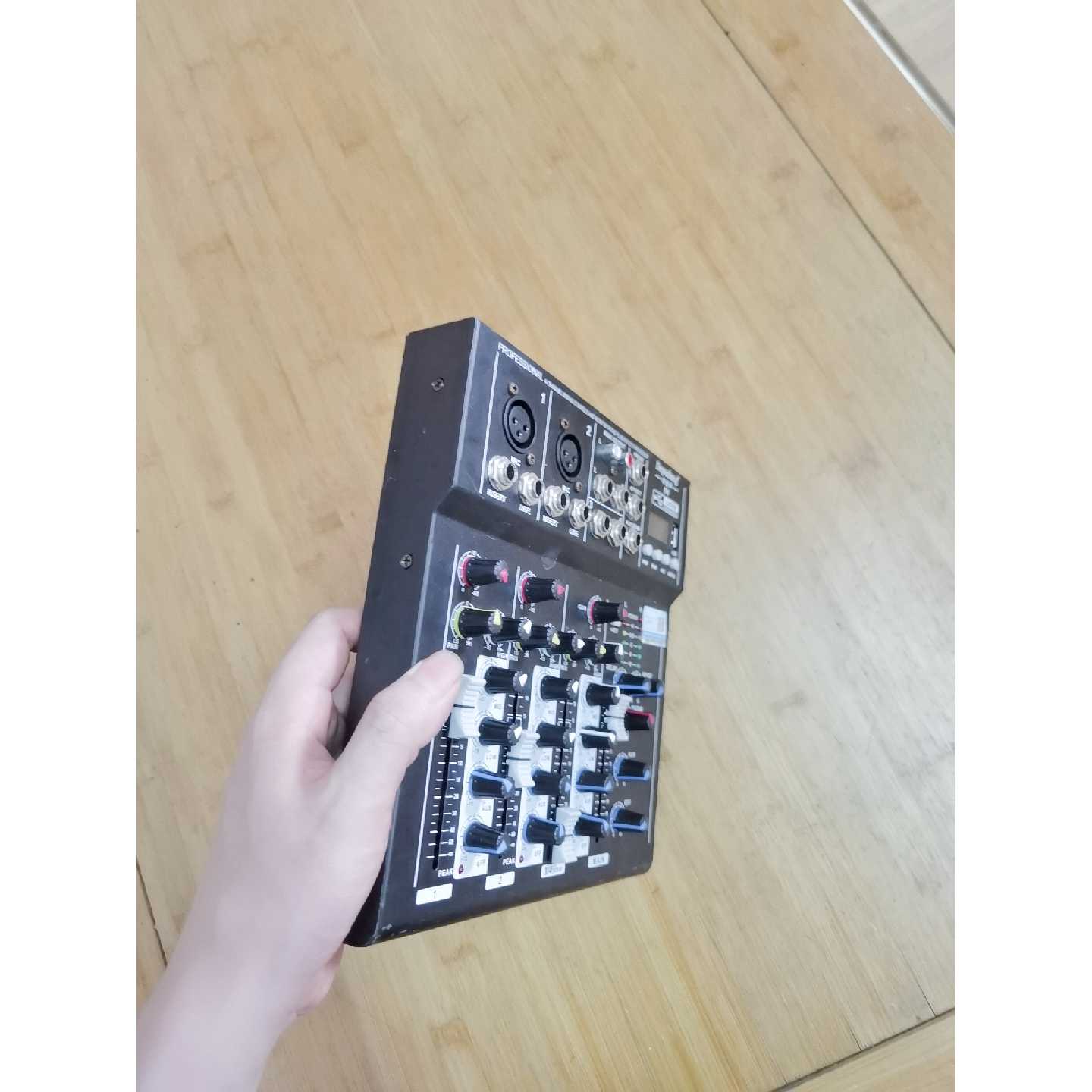 议价得普声F4专业4路调音台功能完好轻微使用痕迹支持蓝维修图片