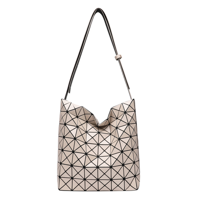 日本バッグ2025新款几何菱格包法棍包高级感水桶包单肩斜挎手提包