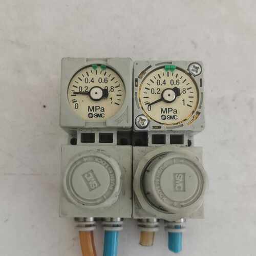SMC调压阀   ARM10F1-08GP  2个