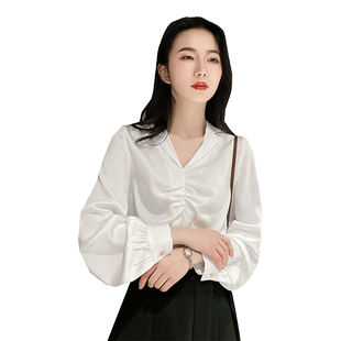 灯笼袖衬衫女设计感小众心机v领套头宽松外穿洋气复古港味上衣秋