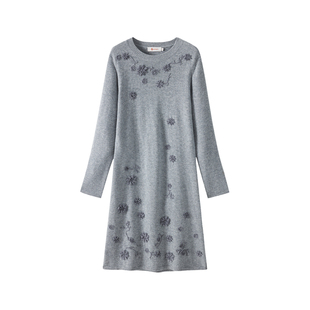 皮皮狗25秋冬新品女士圆领绣花羊绒连衣裙微收腰绒感花卉绣花