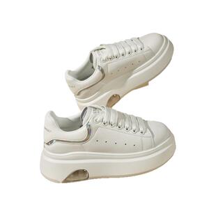 星期六爆款爱心厚底6cm小白鞋女2025新款软底增高百搭休闲鞋