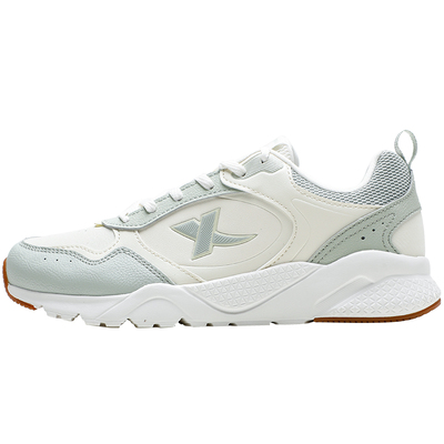 特步女鞋老爹鞋皮面防水运动鞋