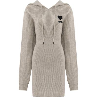 收腰包臀设计，宽松连帽工艺