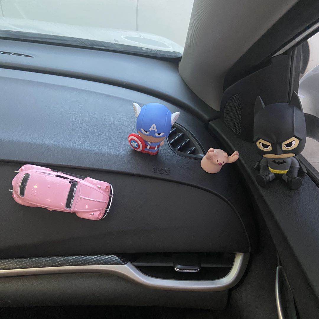 汽车摆件小公仔圆形双面车用内饰品车载防滑垫底座玩偶无痕胶贴