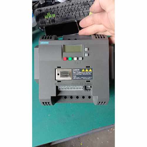 询价-4433单相2.2KW220VV20变频器带滤可维修