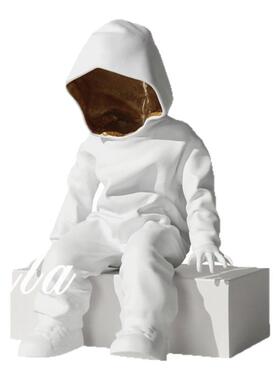 简约现代样板间男孩房桌饰品摆件