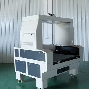 毛绒玩具布料激光切割机 服装面料裁剪高精度自动定位激光切割机