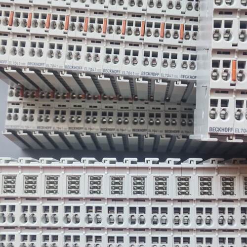 询价倍福模块EL7041-1000，成色如图  ，可以直