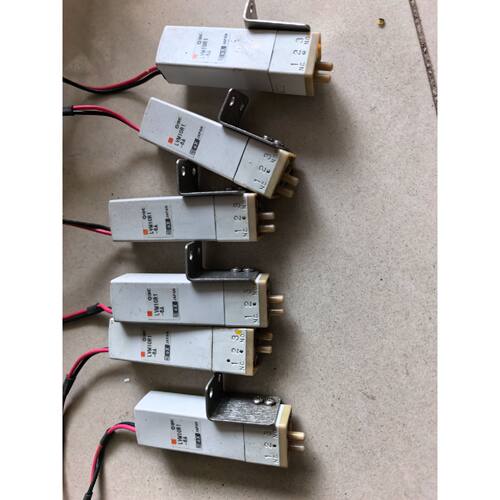 询价下单拆机SMC电磁阀LVM10R1-6A，原装正品，24V，带线