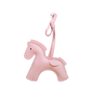 现代简约ins风可爱小马包包挂件马年钥匙扣挂饰高级感情侣礼物女