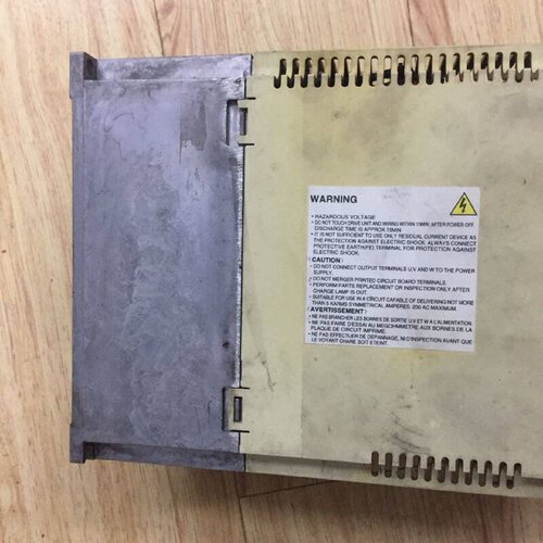 议价三菱驱动器MR-J2S-200B-PY135U055故障机