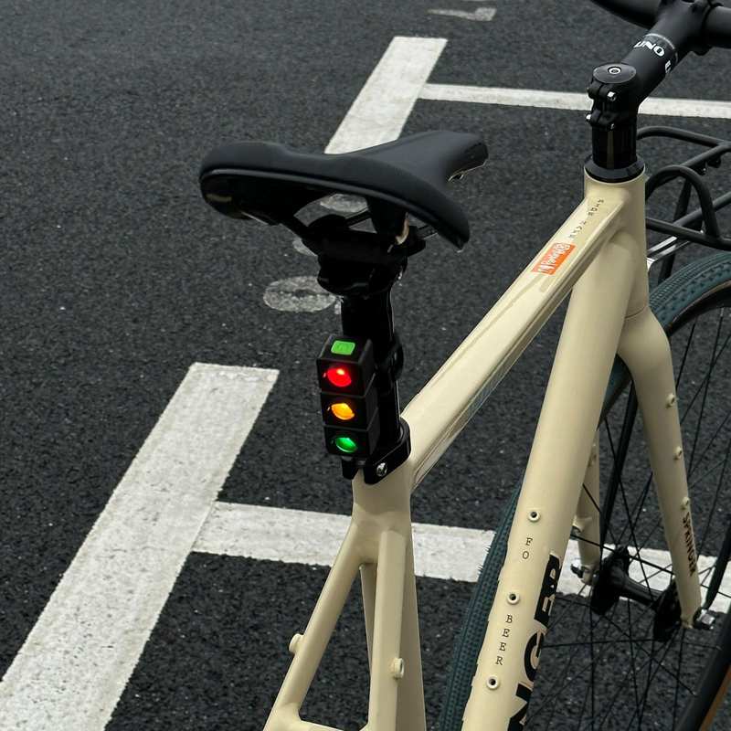 登山自行车骑行尾灯夜间警示灯红绿灯充电款单车装饰配件骑行装备