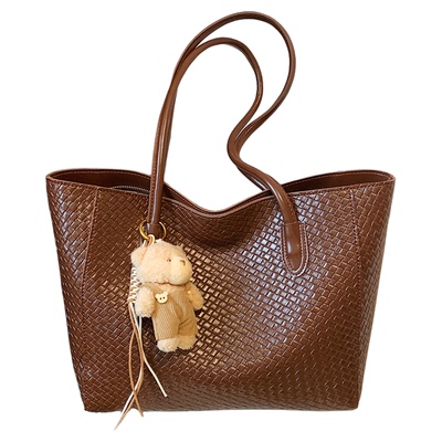 被夸爆！巨百搭的棕色编织托特包