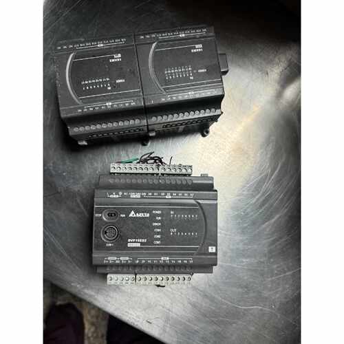 询价台达PLC DVP16ES200T 两个成色如图DVP1