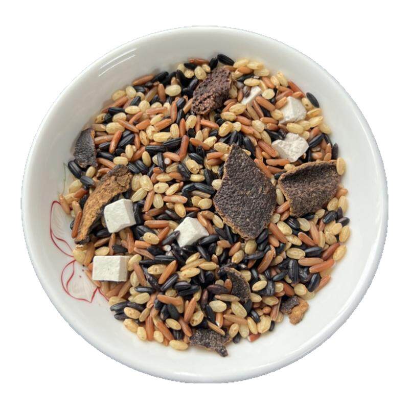 炒熟的陈皮茯苓三色炒米茶泡水喝
