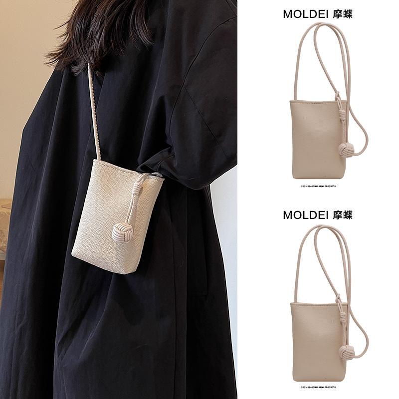 高级感斜挎迷你出门上班杂物小拎包包女童2025新款轻便散步手机包