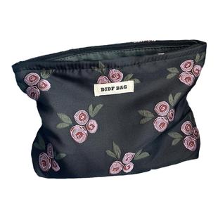 ins新款便携黑色玫瑰大容量化妆包高级感帆布外出随身旅行收纳包