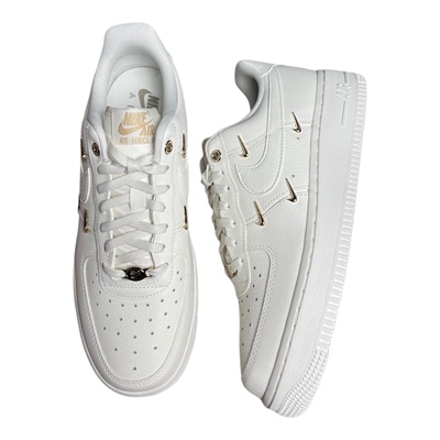 AirForce空军一号女板鞋白色