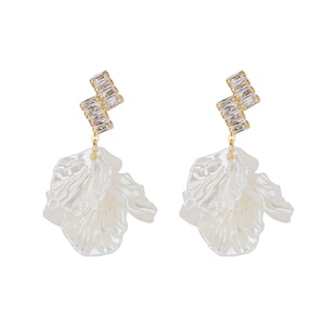 优雅粉花瓣几何耳饰女纯银耳钉适合度假耳环2026新款爆款高级耳坠