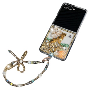 For Samsung Galaxy Z Flip 7 6 5 4 3 Luxury Three-dimensional diamond leopard Wrist Phone Case Cover