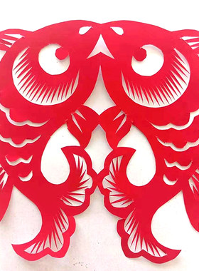 轴对称剪纸双鱼脸谱青花瓷作品