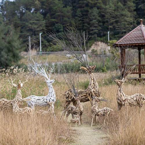 园林景观户外动物木质梅花鹿麋鹿落地摆件庭院花园景区布置装饰品