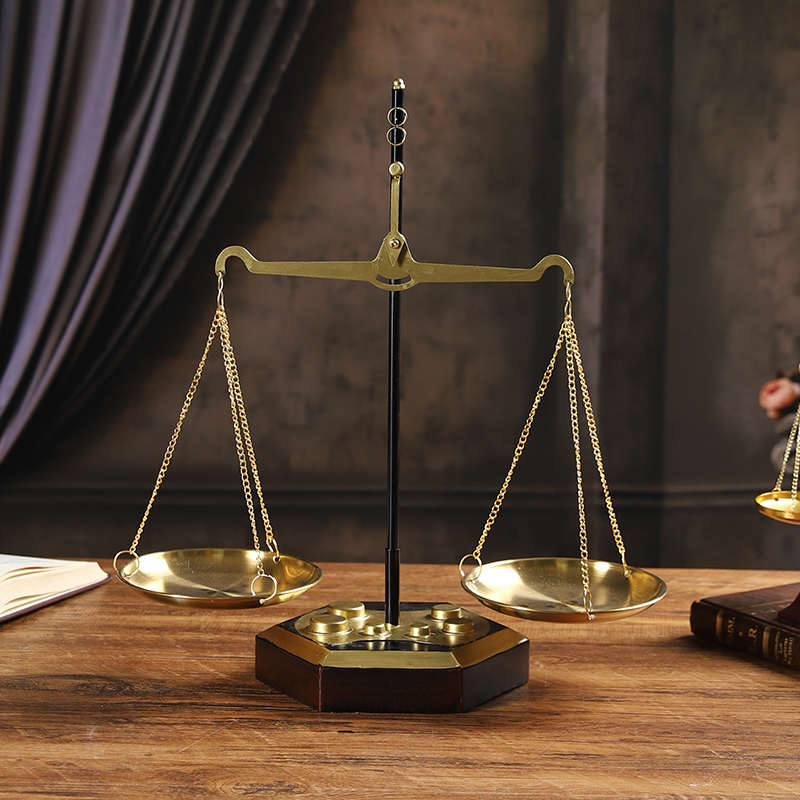 复古金属天平秤模型摆件家居装饰品律师办公室高级感法律道具礼物