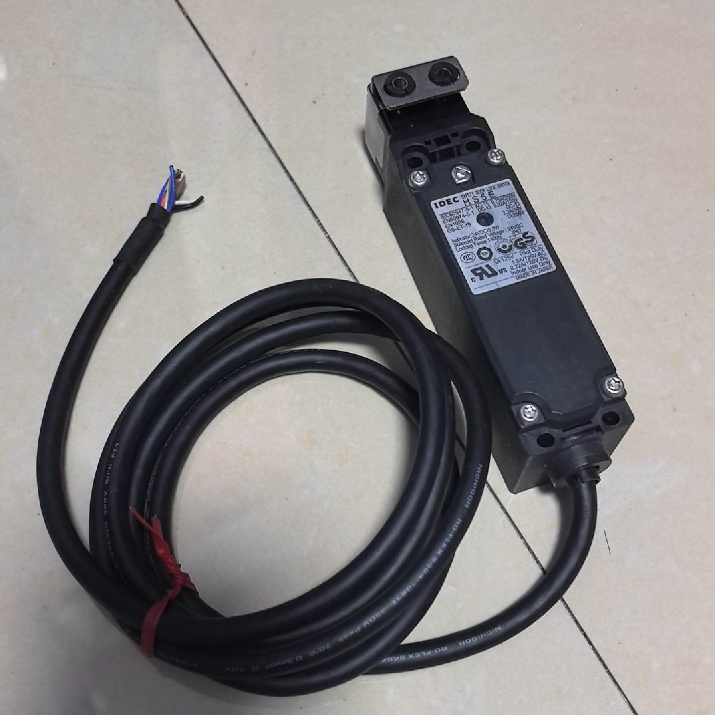 IDEC和泉电气安全开关HS5E-A7Y，原装品有9个，