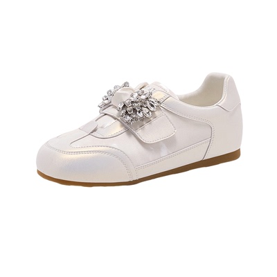 达芙妮2026春季百搭休闲阿甘鞋女舒适圆头轻便时尚水钻德训鞋