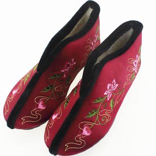 足下有福小花园新款冬季圆头绣花鞋保暖加绒防滑高帮平底女款棉鞋